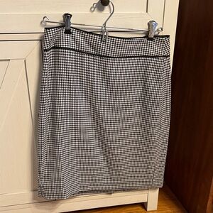 Banana Republic Black and White Pencil Skirt
